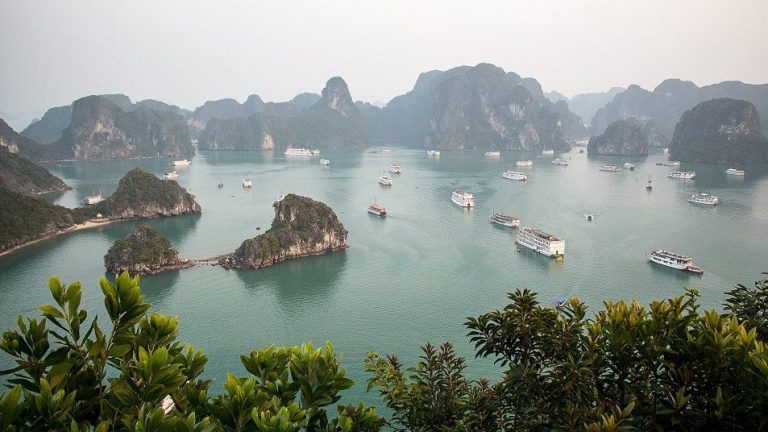 Read more about the article Legends and Dragons in Ha Long Bay